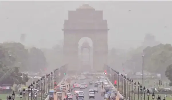 दिल्ली में दिवाली के दौरान प्रदूषण में वाहनों का योगदान लगभग आधा: CSE रिपोर्ट